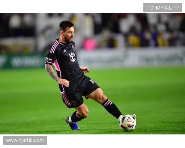 梅西转会巴黎圣日耳曼引发全球热议 新赛季能否带领球队再创辉煌 梅西转会巴黎圣日耳曼引发全球热议 新赛季能否带领球队再创辉煌