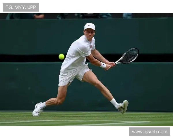 网球世界冠军赛进入白热化阶段 多位名将晋级四强展开激烈角逐