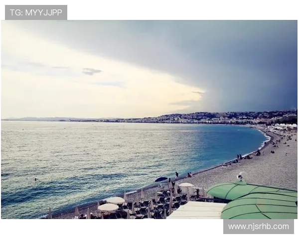 聚焦法国蔚蓝海岸之光探秘尼斯足球俱乐部的发展与荣耀之路 聚焦法国蔚蓝海岸之光探秘尼斯足球俱乐部的发展与荣耀之路