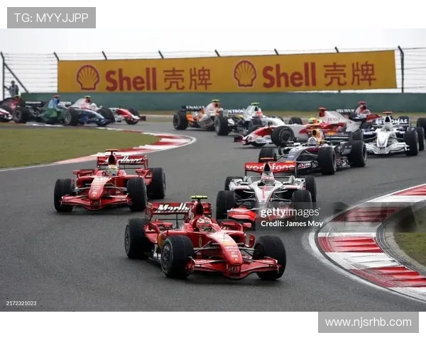 F1赛车季节激战正酣 多位车手争夺世界冠军宝座引发热议 F1赛车季节激战正酣 多位车手争夺世界冠军宝座引发热议