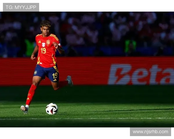 国际足坛风云再起 世界杯预选赛激烈竞争 多国豪强争夺晋级名额 国际足坛风云再起 世界杯预选赛激烈竞争 多国豪强争夺晋级名额